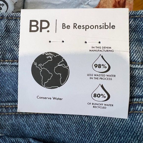 NWT BP Boho Denim Mom Jeans with Iron-On Patches (26) - Picture 6 of 7